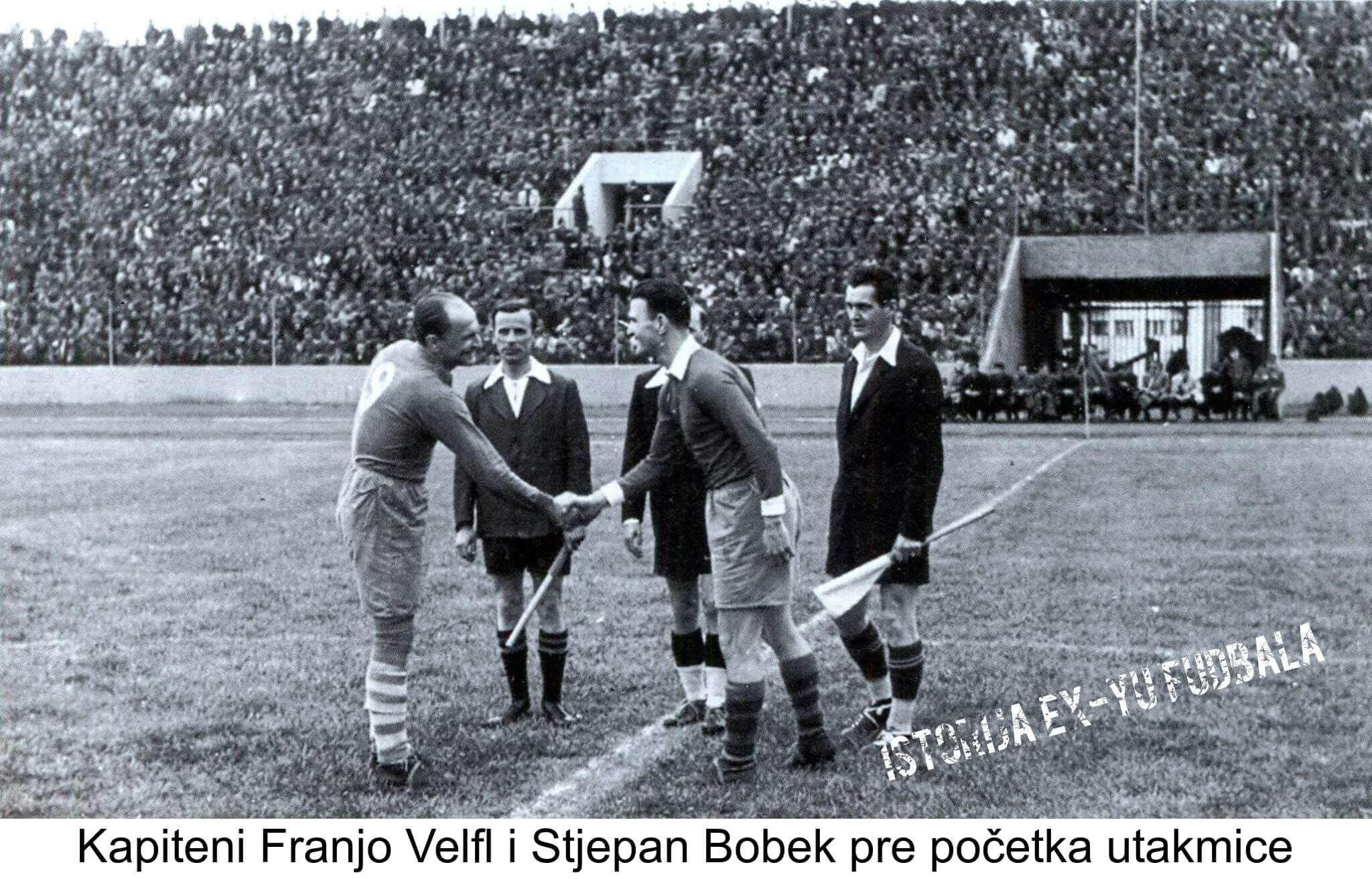 Kapiteni Franjo Velfl i Stjepan Bobek pre početka meča